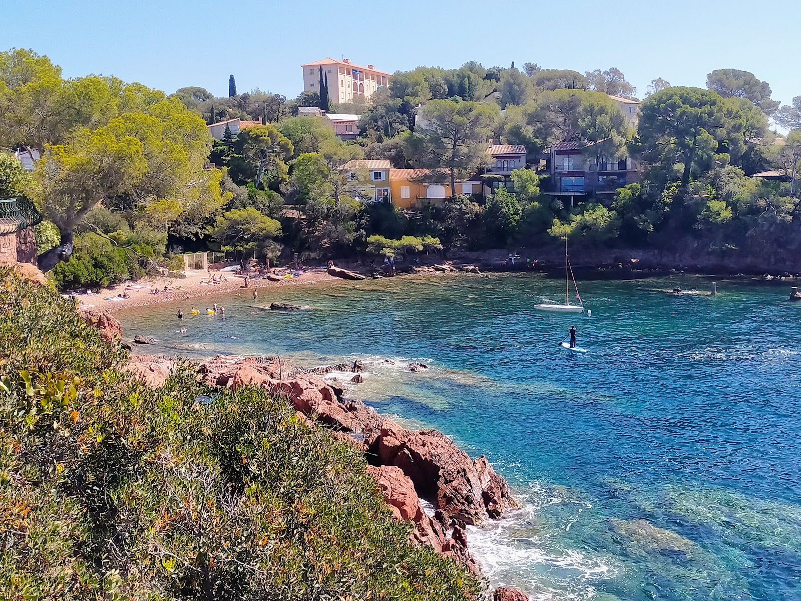 Φωτογραφία του Calanque de Santa Lucia με βραχώδες έδαφος επιφάνεια