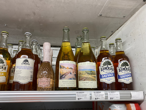 Grocery Store «Harvest Fresh Grocery & Deli», reviews and photos, 251 NE 3rd St, McMinnville, OR 97128, USA