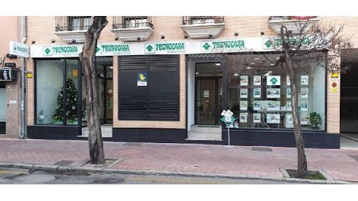 Tecnocasa agencia inmobiliaria - C. Teniente Ruiz, 19, Loc. 1 2 y 3, 28805 Alcalá de Henares, Madrid