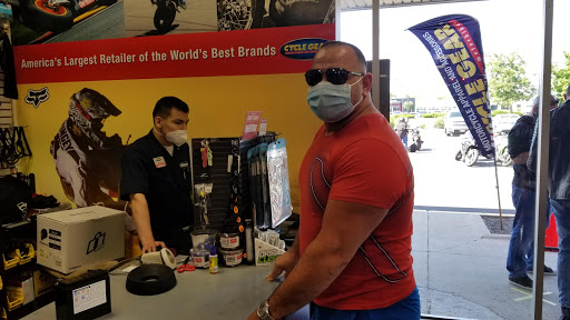 Motorcycle Parts Store «Cycle Gear», reviews and photos, 695 E Golf Rd, Schaumburg, IL 60173, USA