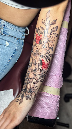 Explore ideas de tattoo para hombres, creative tattoo ideas in Newfield, available at Parabellum Tattoo Studio