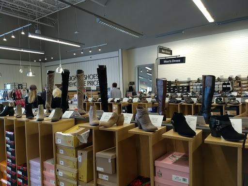 Shoe Store «DSW Designer Shoe Warehouse», reviews and photos, 1595 CT-71, Farmington, CT 06032, USA