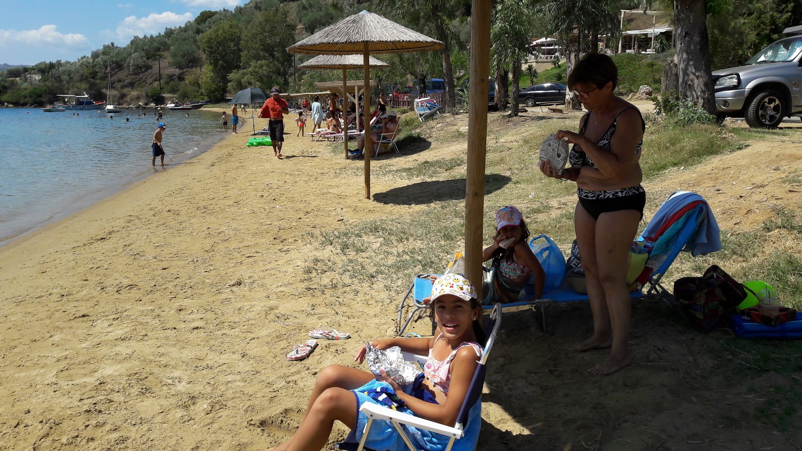 Foto de Loutro beach localizado em área natural