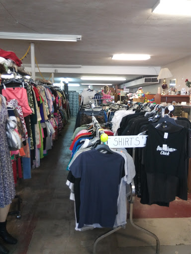 Home Goods Store «Paws & Claws Thrift Store», reviews and photos, 132 E Broad St, Groveland, FL 34736, USA