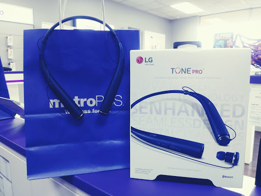 Cell Phone Store «MetroPCS Authorized Dealer», reviews and photos, 918 E New York St, Aurora, IL 60505, USA