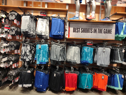 Clothing Store «Under Armour Factory House», reviews and photos, 3026 Outlet Dr, Edinburgh, IN 46124, USA