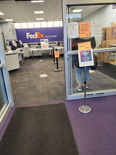 Shipping and Mailing Service «FedEx Ship Center», reviews and photos, 2275 Walnut St, Roseville, MN 55113, USA