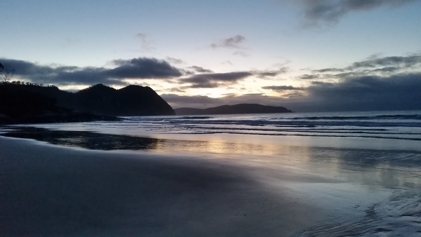 Foto de Pine Creek Beach com areia bege superfície