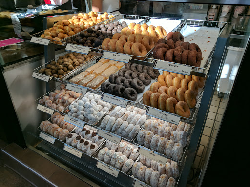 Shopping Mall «Shops On Lake Avenue», reviews and photos, 345 S Lake Ave, Pasadena, CA 91101, USA