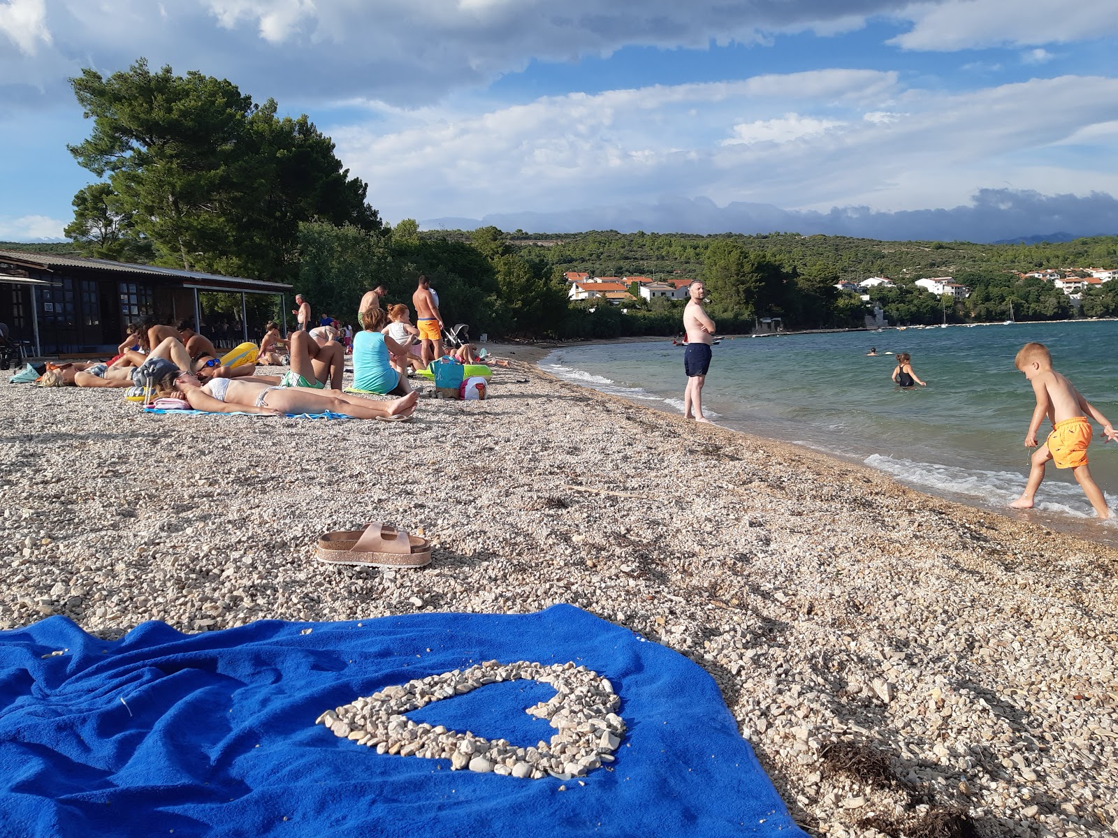 Foto von Posedarje beach mit etwas sauber Sauberkeitsgrad