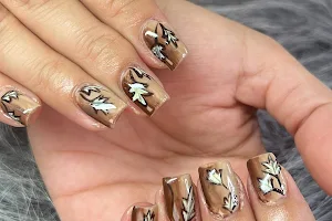 Queen's Nails image