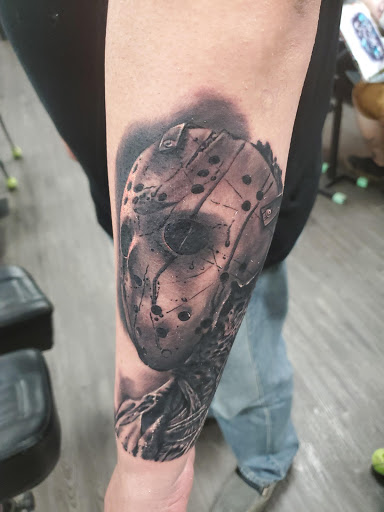 Tattoo Shop «Sink or Swim Tattoo», reviews and photos, 2047 Lincoln Hwy, St Charles, IL 60174, USA