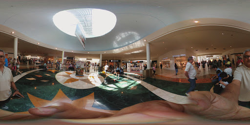 Shopping Mall «Orlando Vineland Premium Outlets», reviews and photos, 8200 Vineland Ave, Orlando, FL 32821, USA