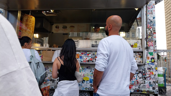 Almuerzo en Mustafas Gemüse Kebap