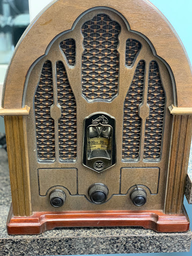 Pawn Shop «Sterling & Knight Jewelry & Pawn», reviews and photos, 109 E St Charles Rd, Villa Park, IL 60181, USA