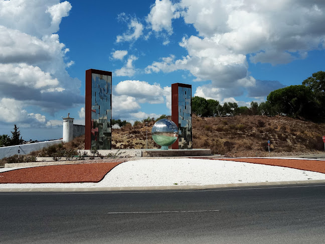 Cruz Quebrada, Portugal