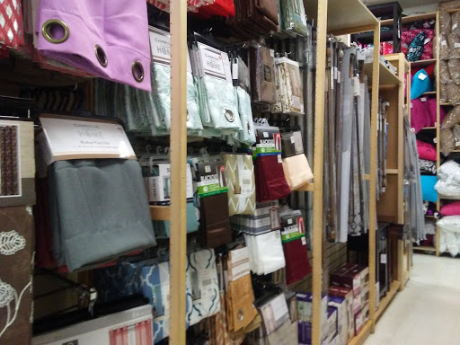 Shopping Mall «Washington Square Mall.», reviews and photos, 4849 W North Ave, Chicago, IL 60639, USA