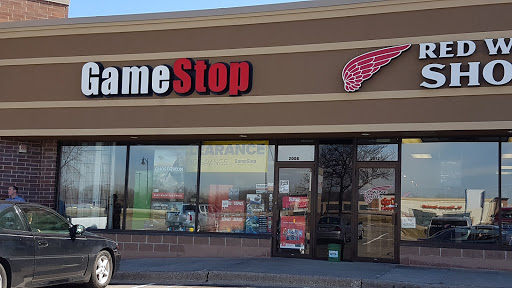 GameStop, 2008 S Robert St, West St Paul, MN 55118, USA, 