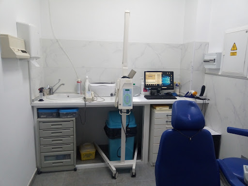 CLINICA DENTAL JUAN FRANCISCO MORIANA MATA en Maracena, Granada