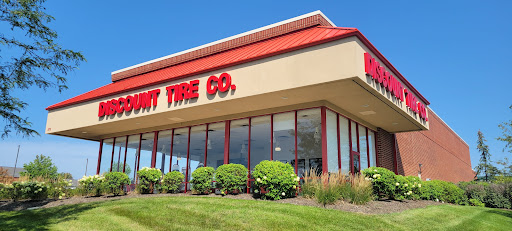 Discount Tire Store - Elgin, IL, 875 S Randall Rd, Elgin, IL 60123, USA, 