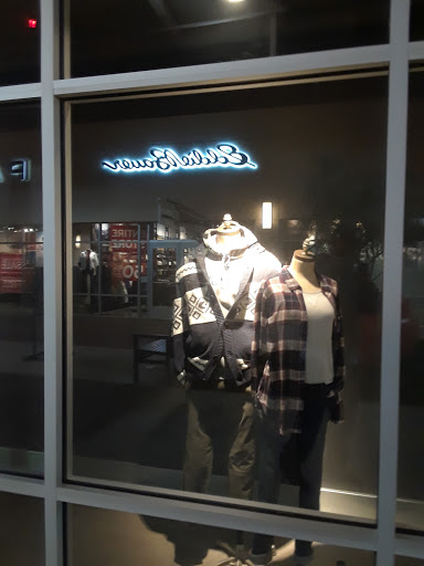 Clothing Store «Eddie Bauer Outlet», reviews and photos, 6800 N 95th Ave #440, Glendale, AZ 85305, USA