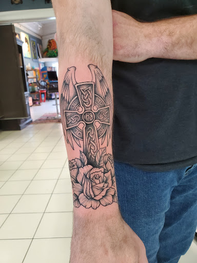 Tattoo Shop «Funky Rooster Tattoo and Art Gallery», reviews and photos, 73 S Grove Ave, Elgin, IL 60120, USA