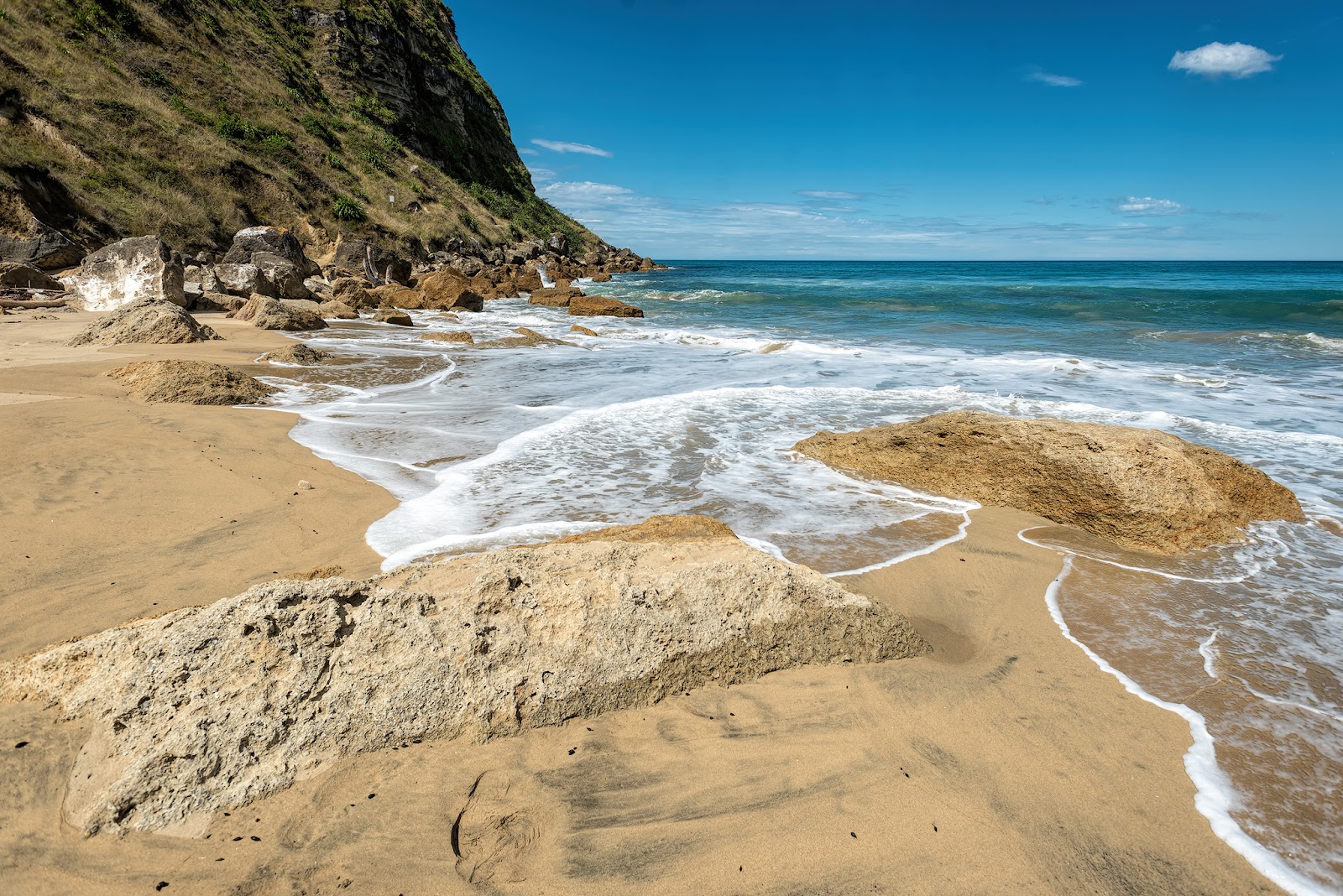 Waipatiki Beach'in fotoğrafı - rahatlamayı sevenler arasında popüler bir yer