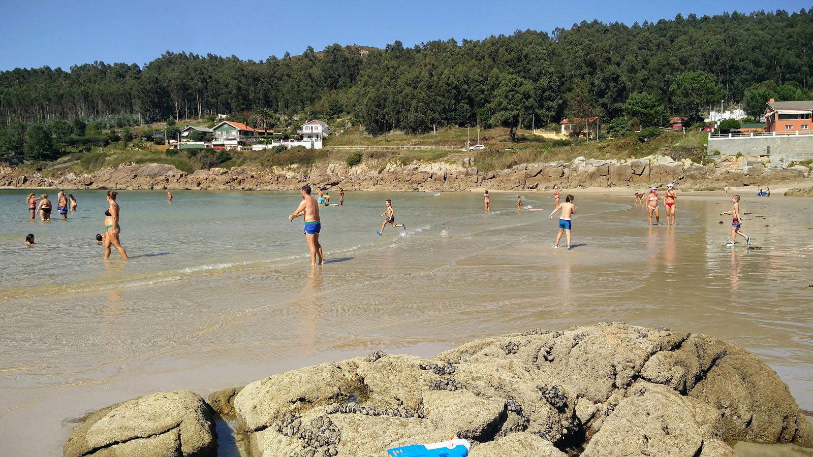 Photo of Praia de Chanteiro with white fine sand surface