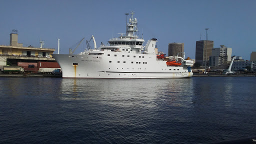 Shopping Mall «Howard and Western Shopping Center», reviews and photos, 7510 N Western Ave, Chicago, IL 60645, USA