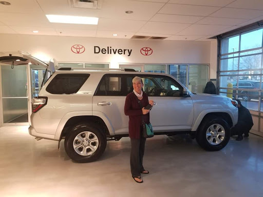 Toyota Dealer «St Charles Toyota», reviews and photos, 2651 E Main St, St Charles, IL 60174, USA