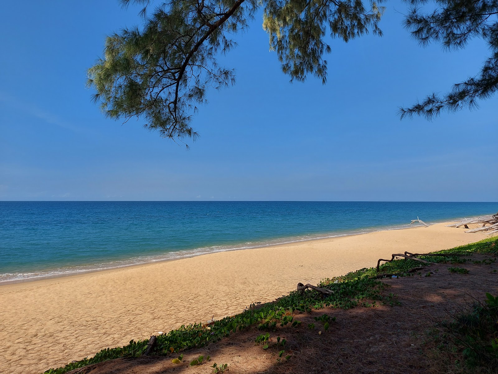 Foto di Hat Sai Kaeo con costa lunga e dritta