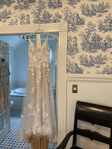 Clothing Alteration Service «Shores Fine Dry Cleaning & Wedding Gown Specialists», reviews and photos, 159 S Stratford Rd, Winston-Salem, NC 27104, USA