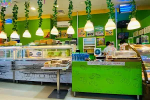 Pinoy Lomihan Restaurant and Bakery LLC SPC image