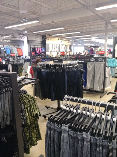 Sporting Goods Store «Nike Factory Store», reviews and photos, 1 Outlet Blvd #600, Wrentham, MA 02093, USA
