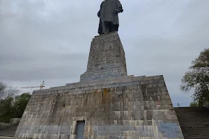 V. I. Lenin Monument image