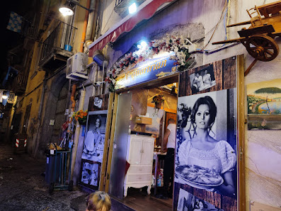 A' Quartrian' Pizzeria Via Emanuele de Deo, 20, 80134 Napoli NA, Italia