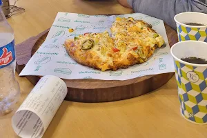Roms Pizza image