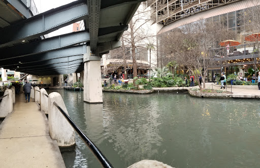 Liquor Store «Riverwalk Wines & Spirits», reviews and photos, 405 E Commerce St, San Antonio, TX 78205, USA