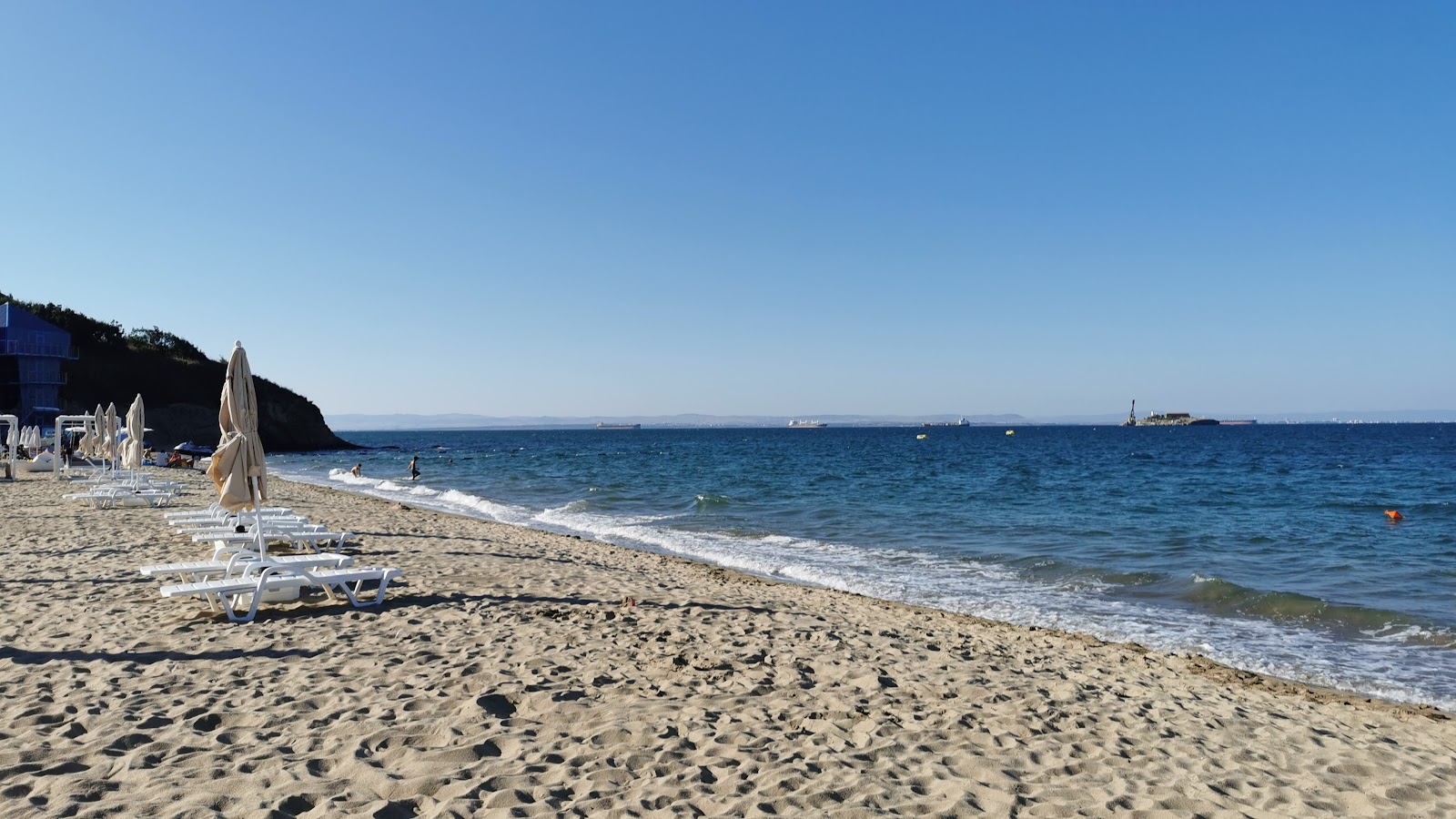 Foto de Rosenets beach com areia fina e branca superfície