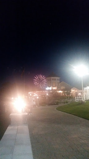 American Restaurant «The Waters Edge Lighthouse», reviews and photos, 2 Freemans Bridge Rd, Glenville, NY 12302, USA