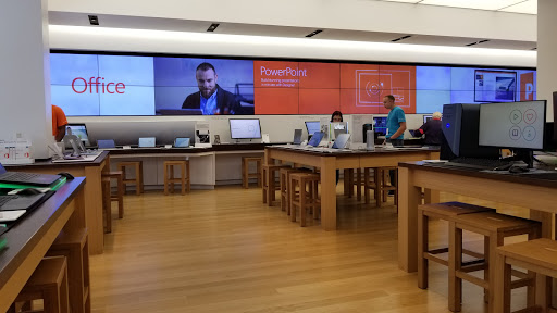 Computer Store «Microsoft Store - International Plaza», reviews and photos, 2223 N Westshore Blvd, Tampa, FL 33607, USA