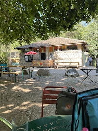 Atmosphère du Restaurant Guinguette du bout du lac à Pourcharesses - n°2