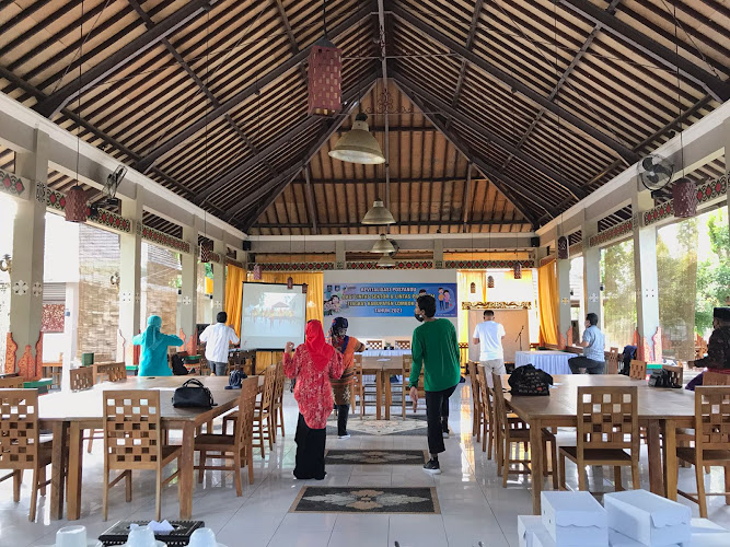 Ujung Landasan Restaurant / U-Land Cafe