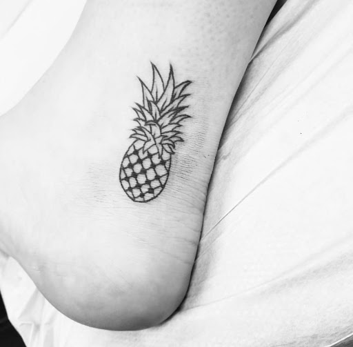 Explore honey pot tattoo ideas, creative tattoo ideas in Ponchatoula, available at Rougarou Collective Tattoo Shop