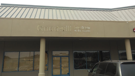 Thrift Store «Goodwill Boutique by the Beach», reviews and photos