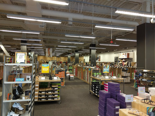 Shoe Store «DSW Designer Shoe Warehouse», reviews and photos, 106 S Brand Blvd, Glendale, CA 91204, USA