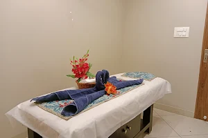 D6 Unisex Saloon And Spa image