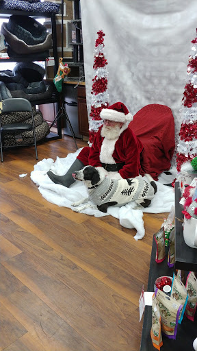 Pet Store «Pet Valu», reviews and photos, 725 River Rd, Edgewater, NJ 07020, USA