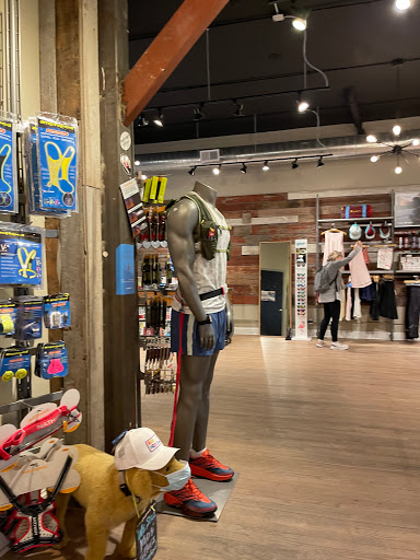 Sporting Goods Store «Fleet Feet Sports - Old Town», reviews and photos, 1620 N Wells St, Chicago, IL 60614, USA