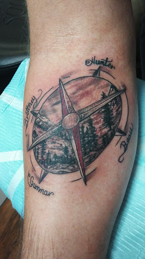 Tattoo Shop «Golden Needle Tattoo Studio», reviews and photos, 112 7th St S, Moorhead, MN 56560, USA